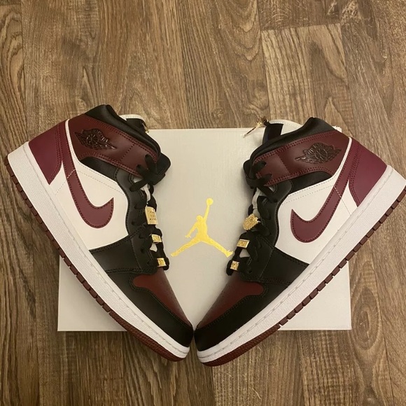 gold pendant jordan 1